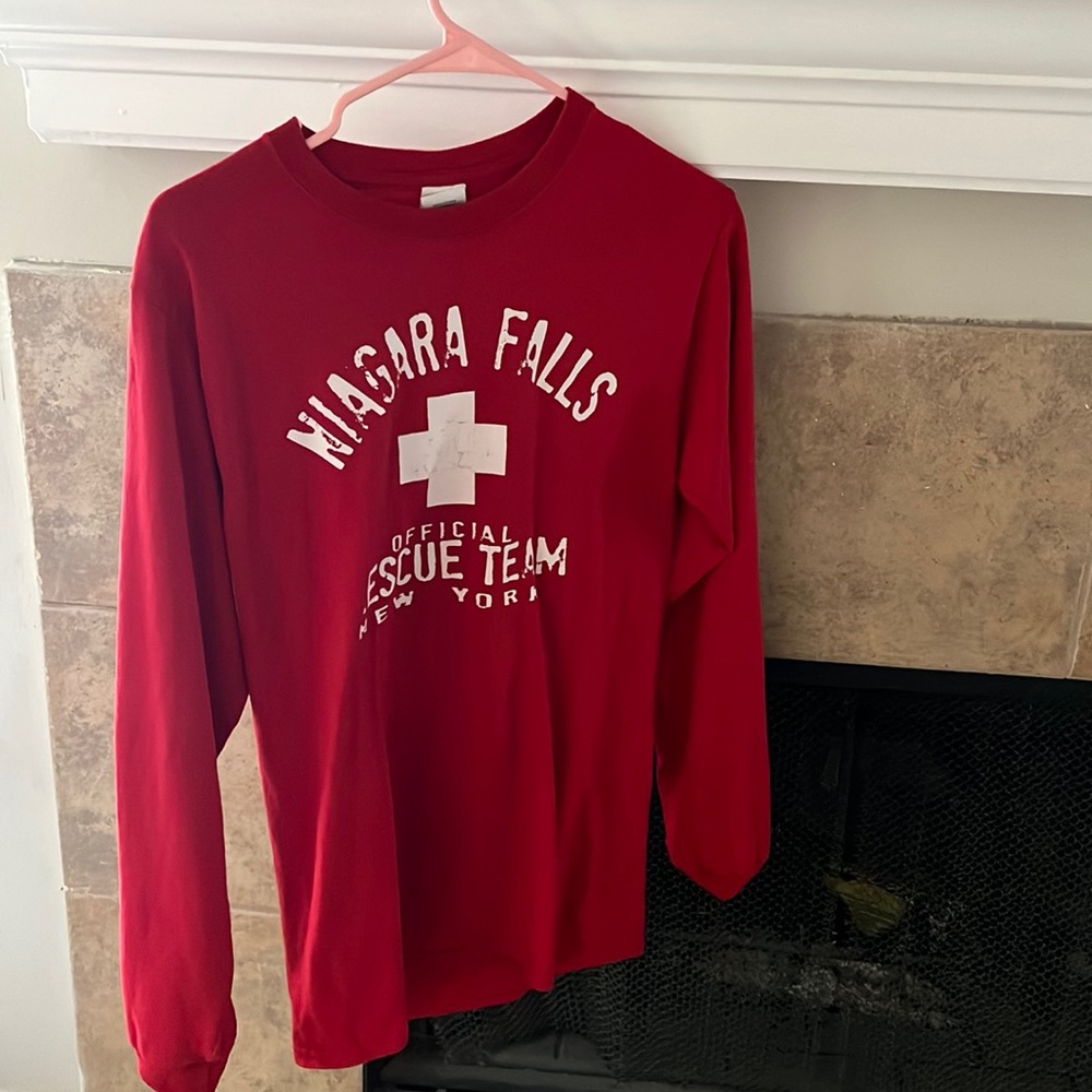 Women’s cotton/polyester red long sleeve shirt